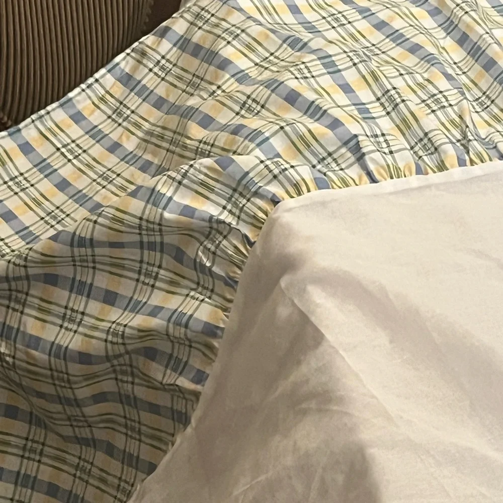Waverly Cotton Blend Bedding Queen size Bed Skirt/ Firm price